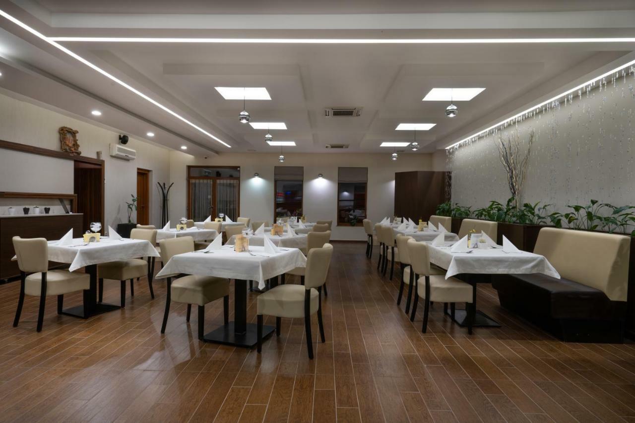 Újhartyán Doresz Wellness Panzio B&B 외부 사진